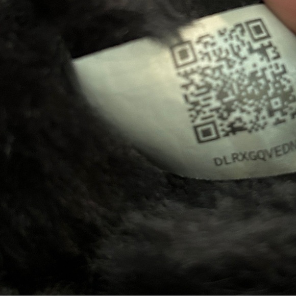 Ugg Bailey Button Short Boots, Black, 8M - Picture 10 of 10